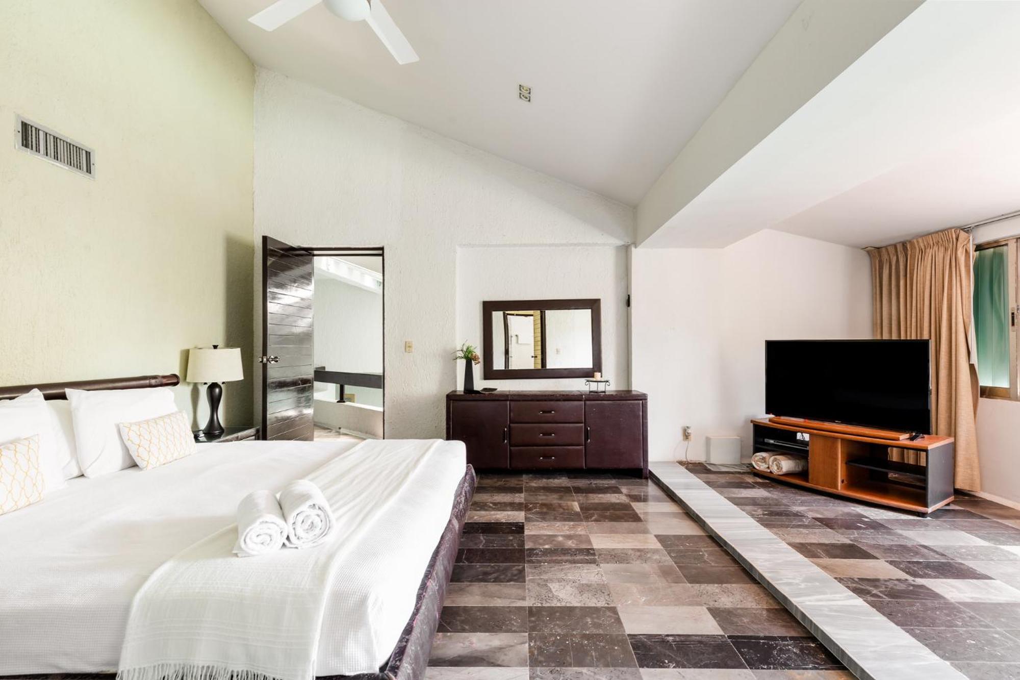 Large House - Walking To Beach - 10 Guests! Cancun Bagian luar foto