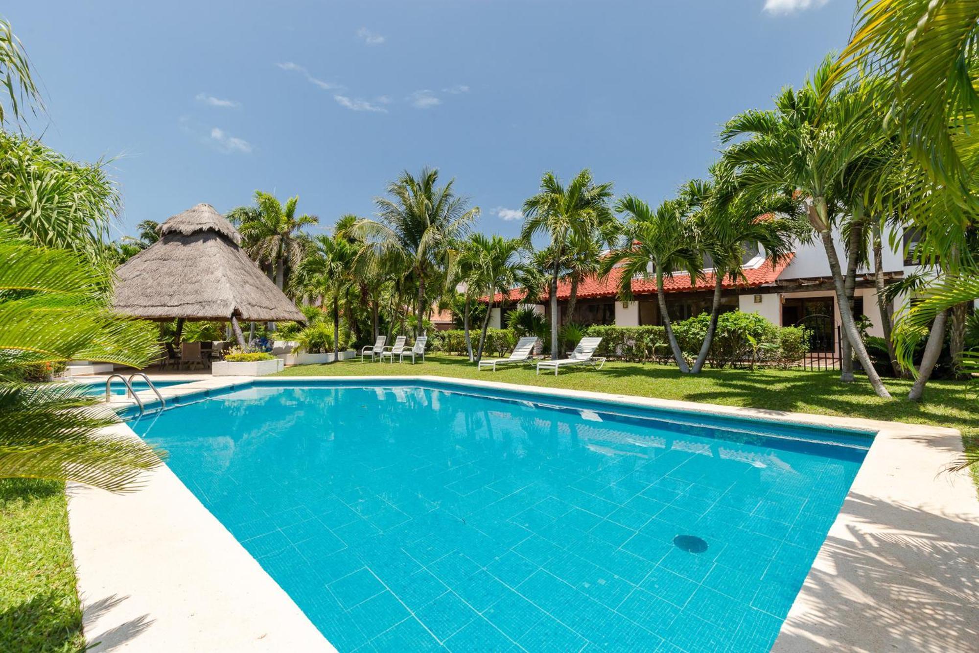 Large House - Walking To Beach - 10 Guests! Cancun Bagian luar foto